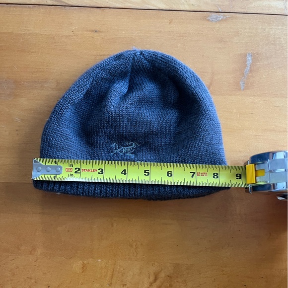 Arc’teryx 100% Wool Gray Knit Beanie Winter Hat - Picture 7 of 7